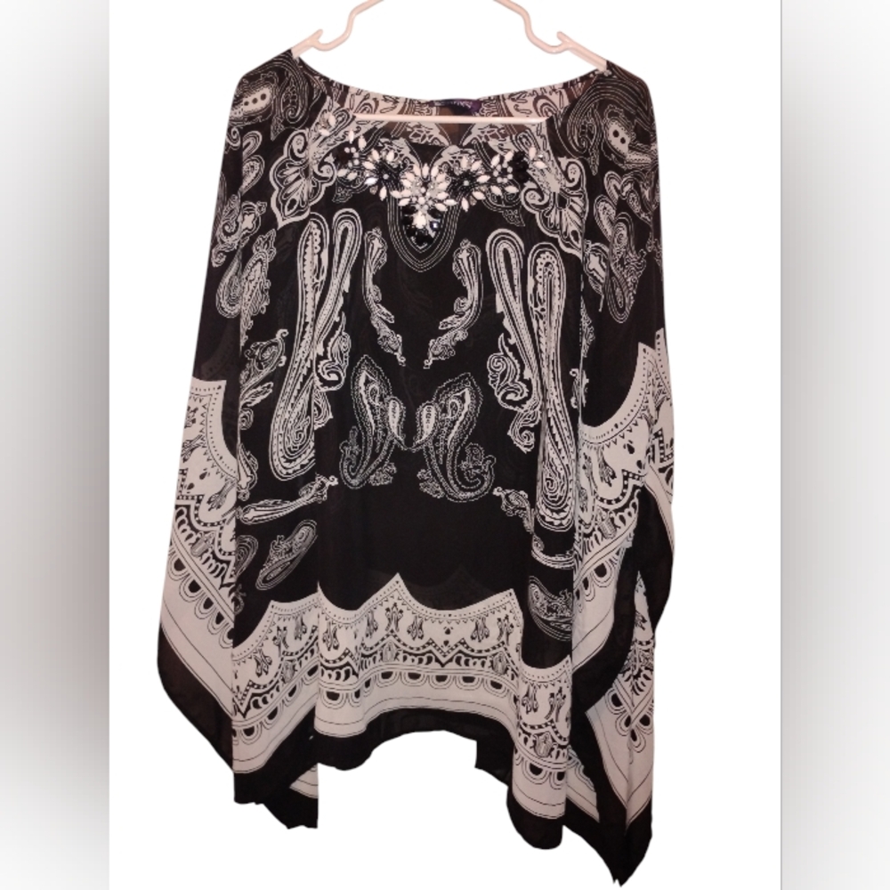 Elegant Black and White Paisley Women's Top